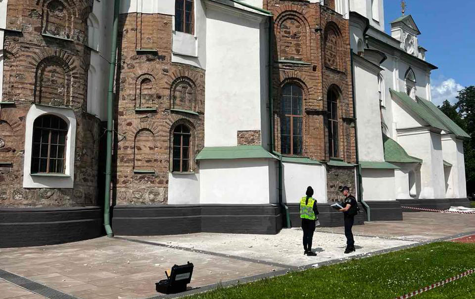 Софійський собор у Києві пошкоджено через обстріл: що кажуть у храмі про наслідки